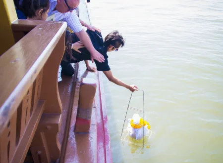 เรือลอยอังคารปากอ่าว เรือลำใหญ่ สมุทรปราการ