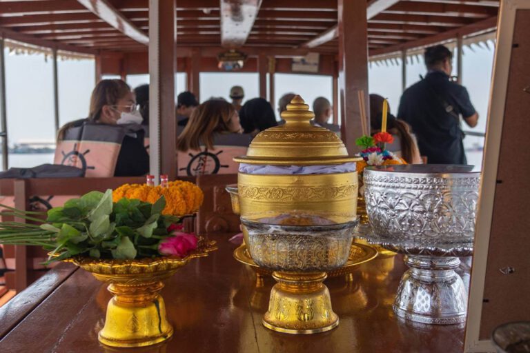 เรือธนากร การลอยอังคาร