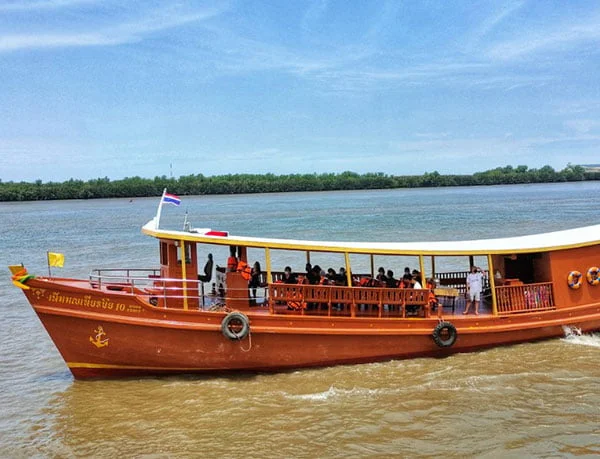 เรือแก้วบริการ เรือเพิ่มมณเทียรชัย 10 รับผู้โดยสารได้ 50 คน มีห้องน้ำ 2 ห้อง สถานที่ลอยอังคารใกล้กรุงเทพ