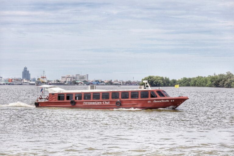 เรือปรับอากาศ VIP ลอยอังคาร