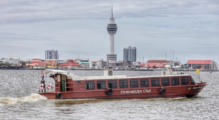 เรือปรับอากาศ VIP ลอยอังคาร