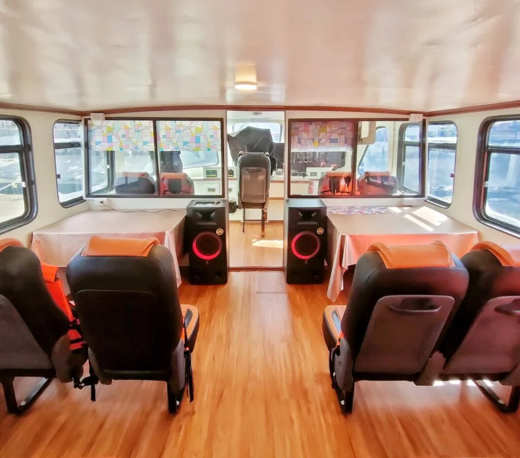 เรือลอยอังคาร VIP มีห้องน้ำ 40 ที่นั่ง
