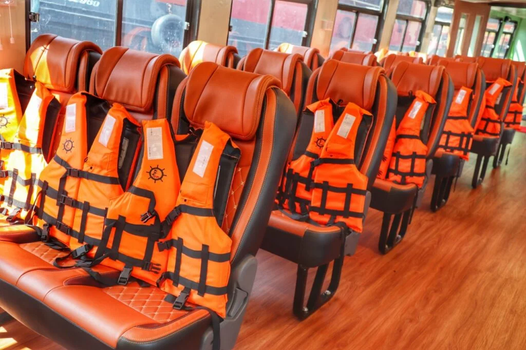 พื้นที่ภายในเรือ VIP 88 สำหรับญาติผู้ใหญ่
