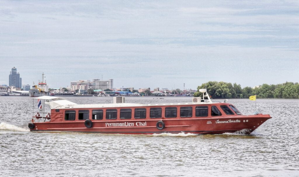 เรือปรับอากาศ VIP ลอยอัคา
