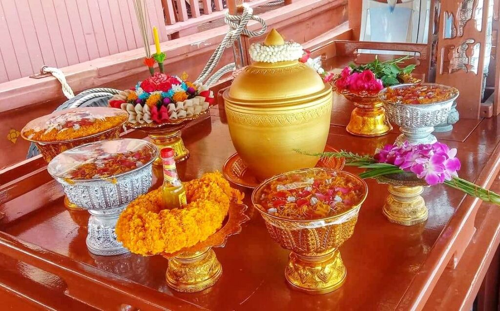 ลุ้งลอยอังคาร