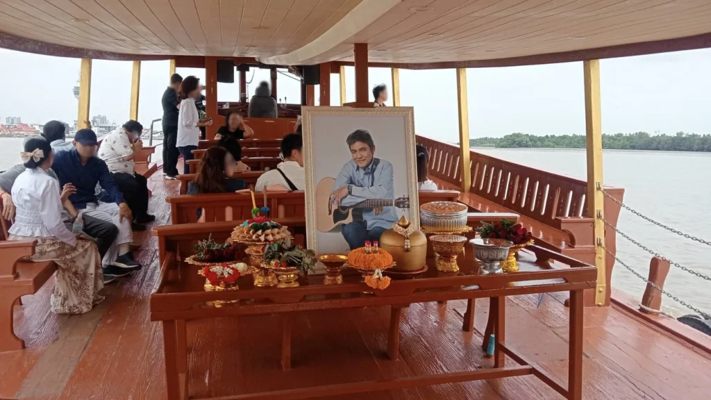 พิธีลอยอังคาร การส่งคุณไพโรจน์ สังวริบุตร